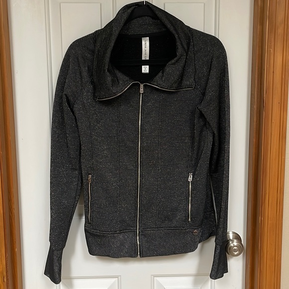 DONATED Black and silver lorna Jane jacket - Picture 1 of 5